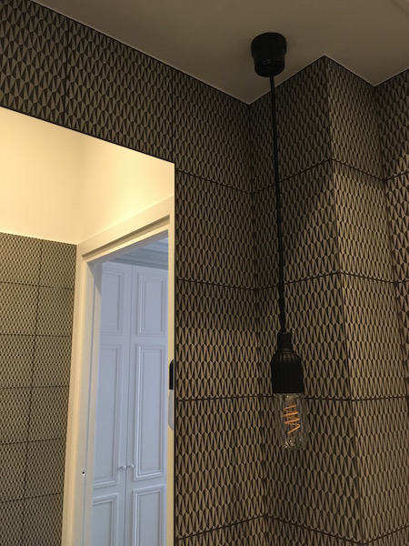 Décoration salle de bain avec carrelage mutina et sol en ardoiseappartement V