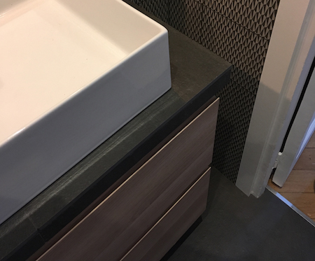 Décoration salle de bain avec carrelage mutina et sol en ardoiseappartement V