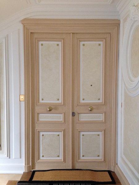 Porte palière en faux bois