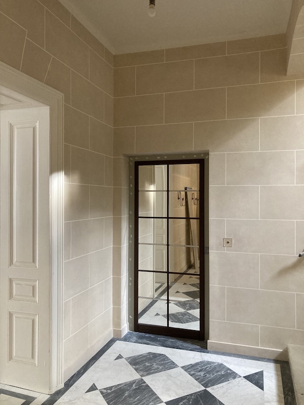 Imitation pierre de taille dans cage d'escalier