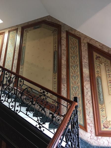 Cage d'escalier en peinture décorative faux marbre
