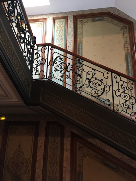Cage d'escalier en peinture décorative faux marbre