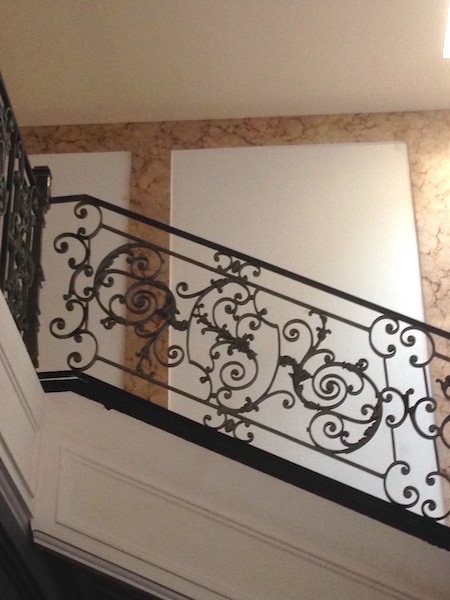Réalisation de faux marbre dans cage d'escaliers