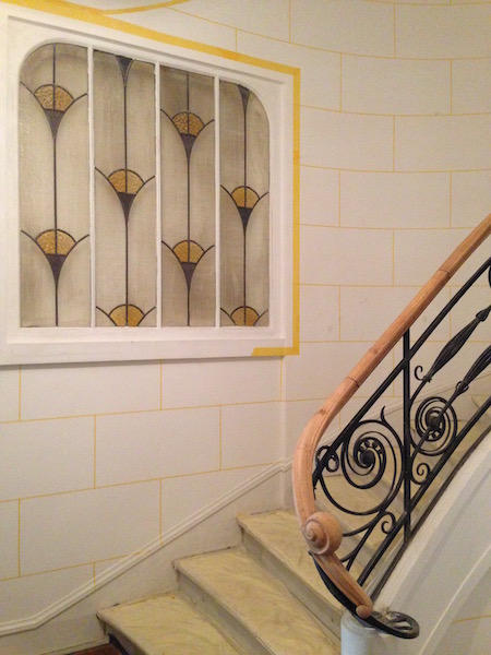 Cage d'escalier en fausse pierre