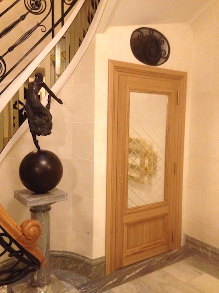 Faux marbre dans cage d'escalier