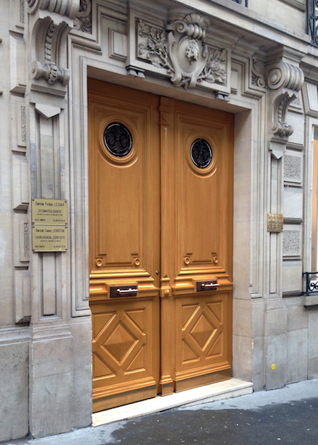 Porte cochère en faux bois