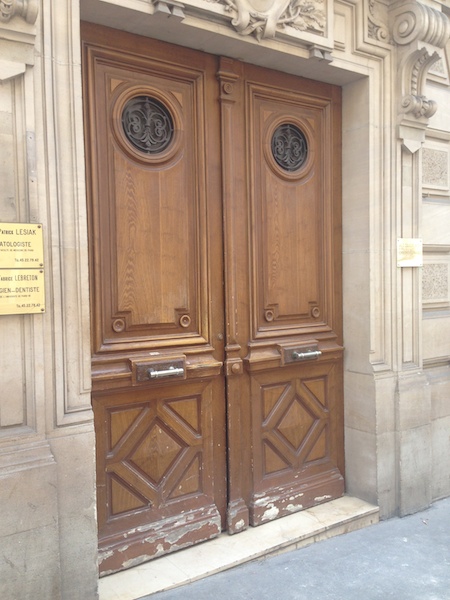 Porte cochère en faux bois